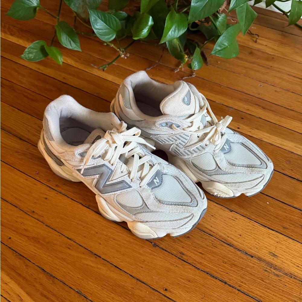 New Balance men’s 90/60 Off-White and Light Gray Sneakers